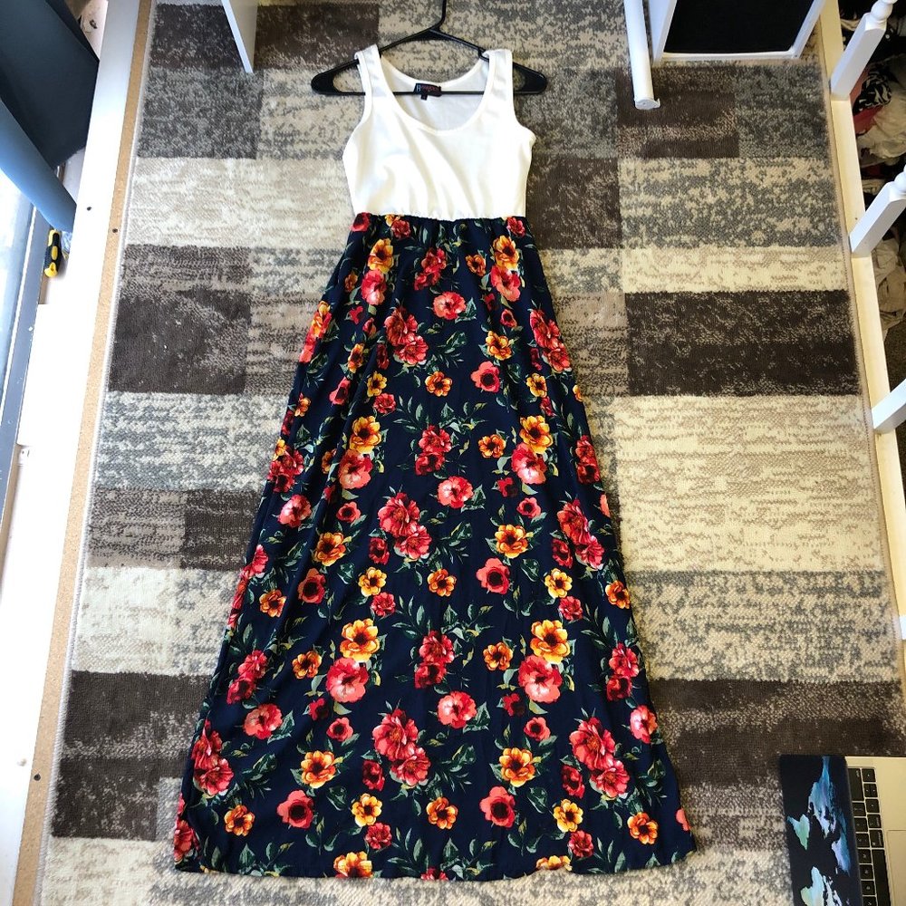 Long summer dress with flower design
